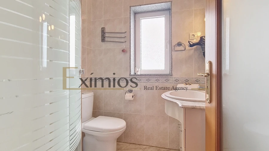 Moradia T4 para Venda em Rio Mau e Arcos Foto 16