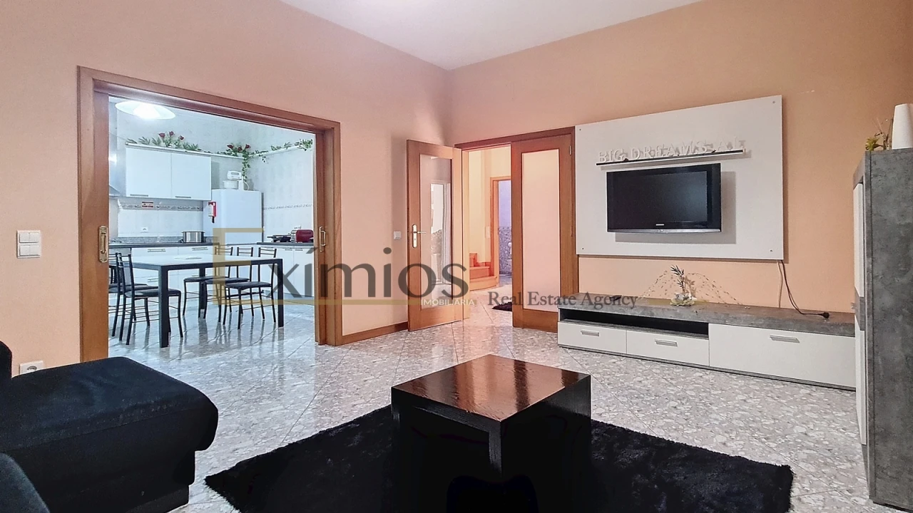 Moradia T4 para Venda em Rio Mau e Arcos Foto 2