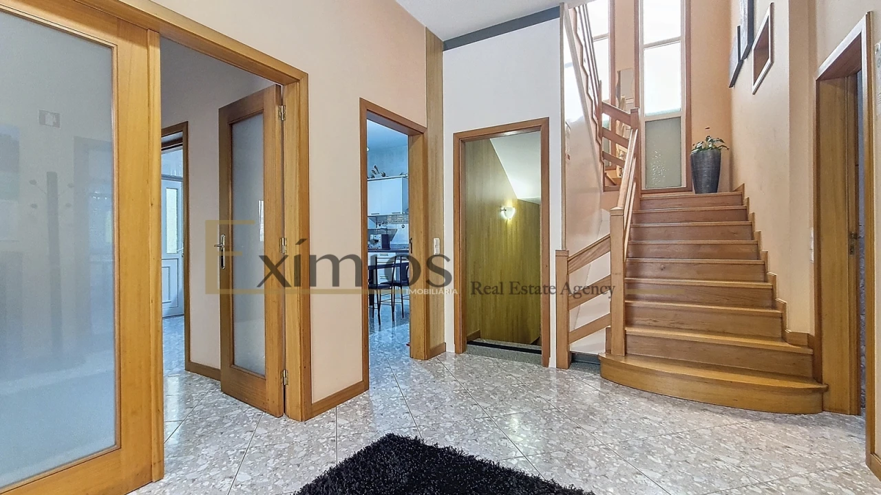 Moradia T4 para Venda em Rio Mau e Arcos Foto 5