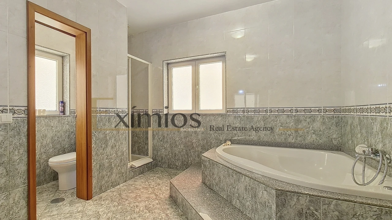 Moradia T4 para Venda em Rio Mau e Arcos Foto 18