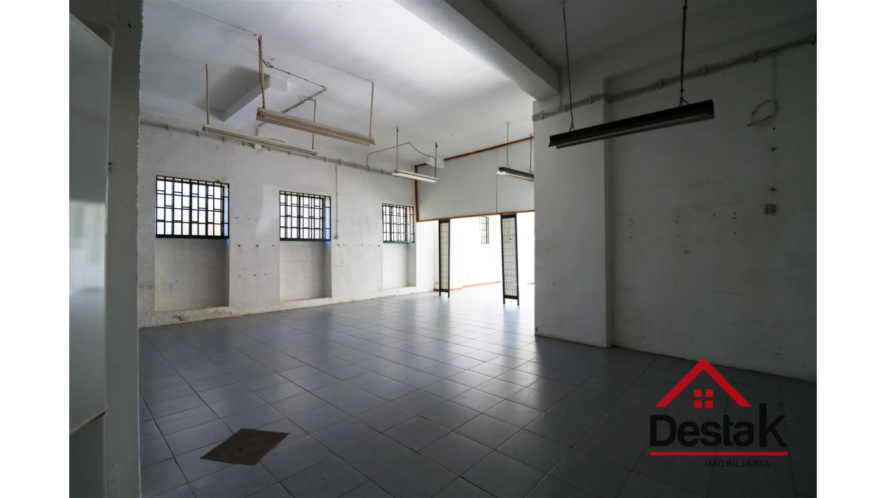 Loja para Arrendamento em Viseu Foto 8