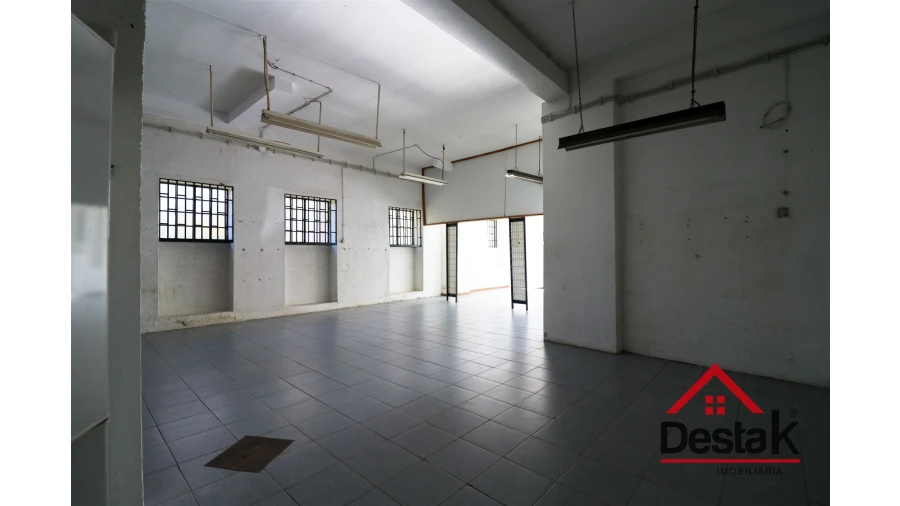 Loja para Arrendamento em Viseu Foto 8