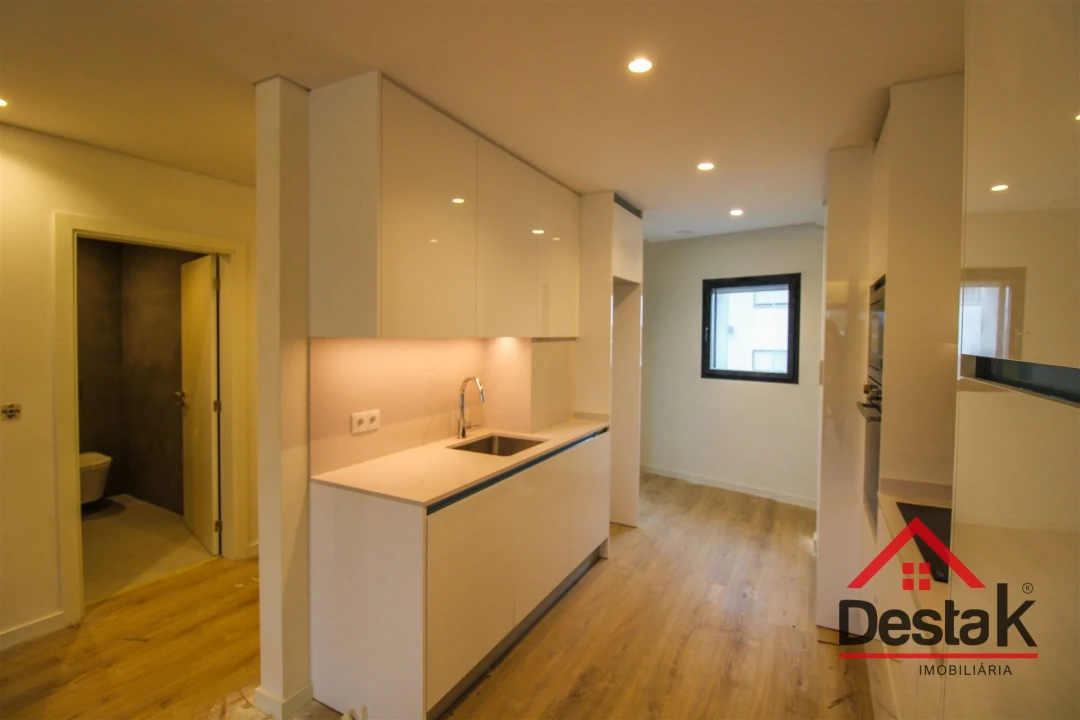 Apartamento T4 para Venda em Repeses e São Salvador Foto 2