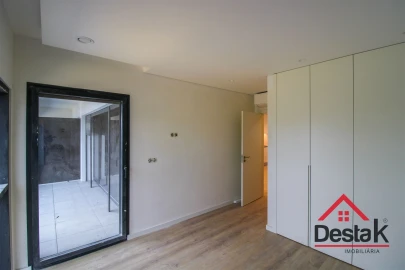 Apartamento T4 para Venda em Repeses e São Salvador