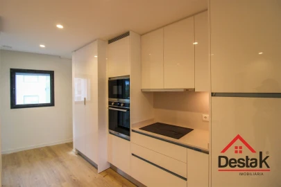 Apartamento T4 para Venda em Repeses e São Salvador