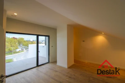 Apartamento T4 para Venda em Repeses e São Salvador