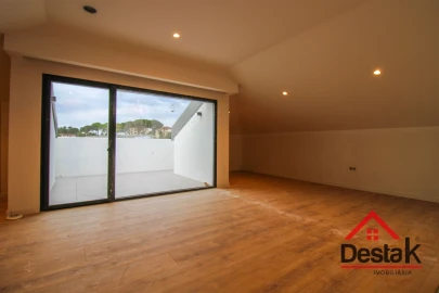 Apartamento T4 para Venda em Repeses e São Salvador