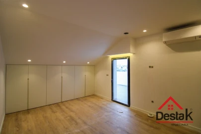 Apartamento T4 para Venda em Repeses e São Salvador