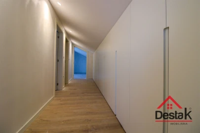 Apartamento T4 para Venda em Repeses e São Salvador
