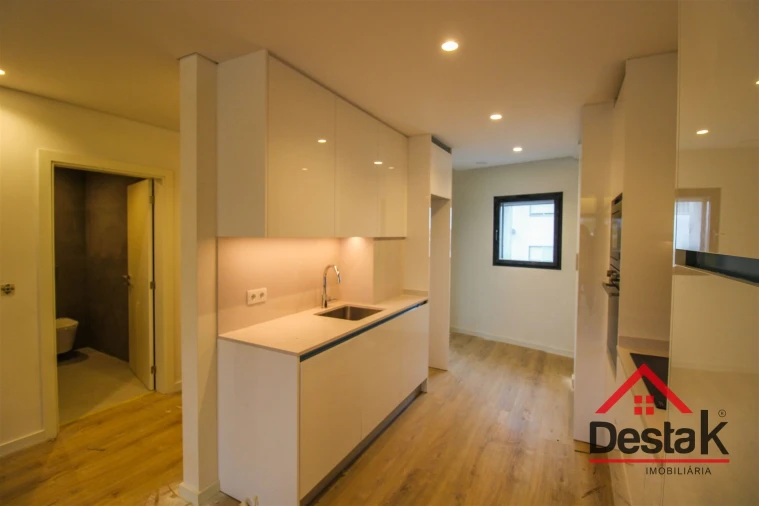 Apartamento T4 para Venda em Repeses e São Salvador Foto 2