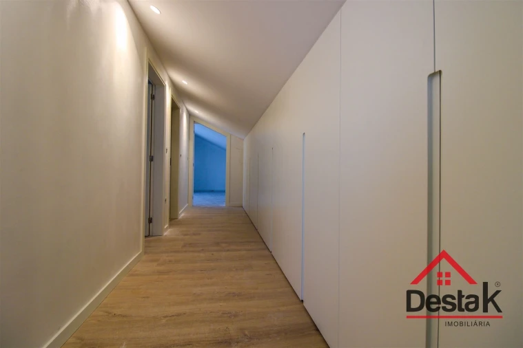 Apartamento T4 para Venda em Repeses e São Salvador Foto 11