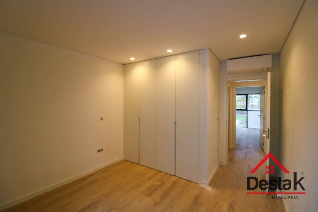 Apartamento T4 para Venda em Repeses e São Salvador Foto 4