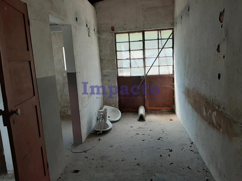 Armazém para Venda em São João da Madeira Foto 13