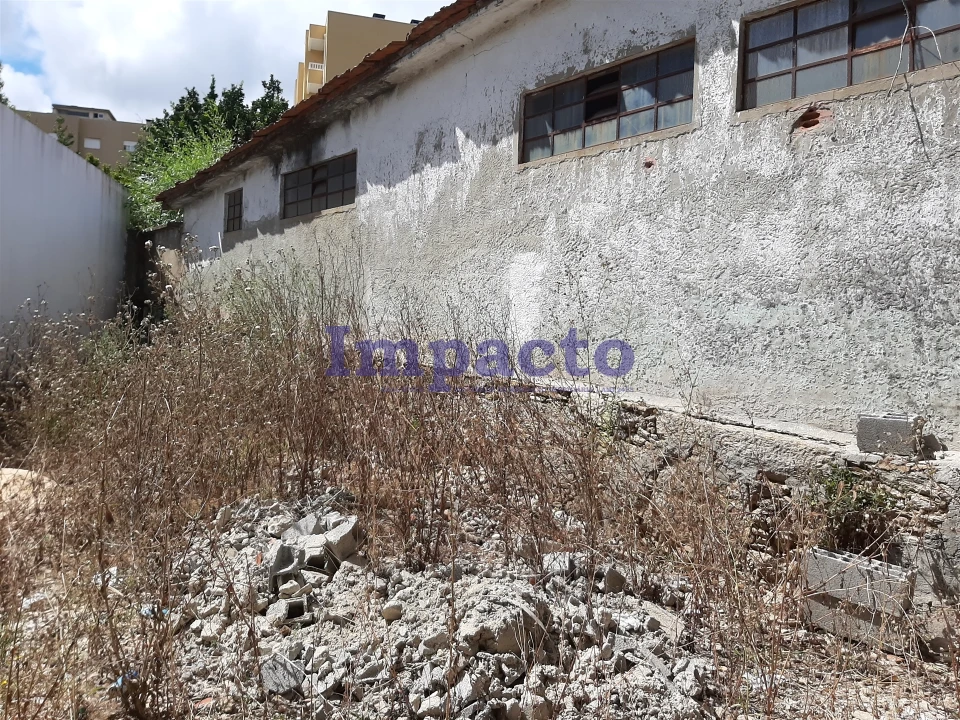 Armazém para Venda em São João da Madeira Foto 16