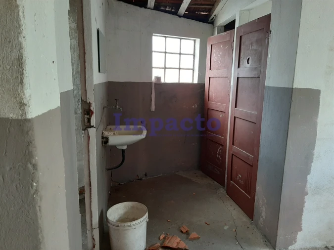 Armazém para Venda em São João da Madeira Foto 12