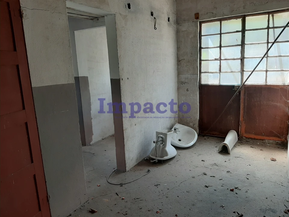 Armazém para Venda em São João da Madeira Foto 14