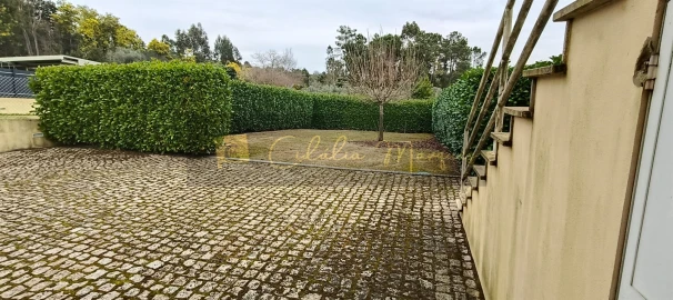 Moradia T4 para Venda em Fragosela
