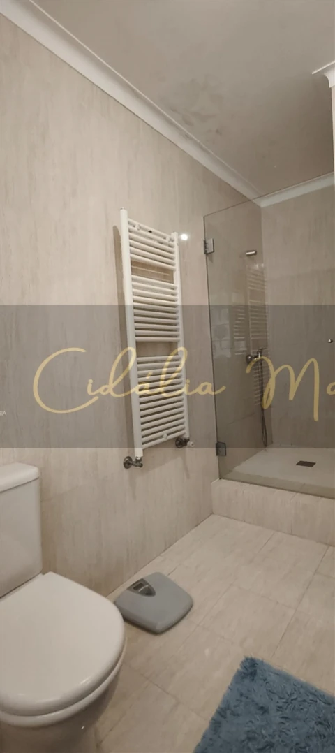 Moradia T4 para Venda em Fragosela