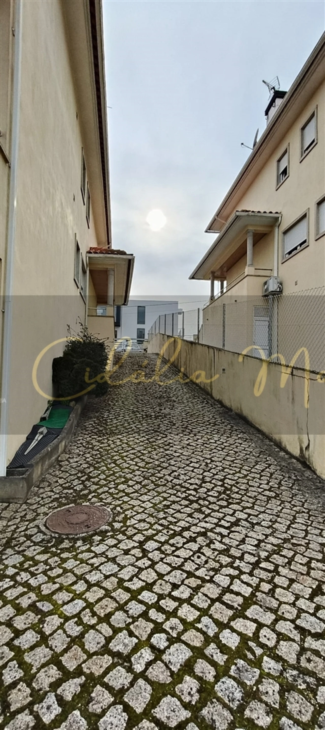 Moradia T4 para Venda em Fragosela Foto 24