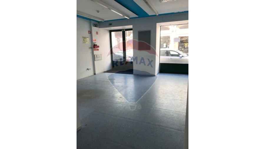 Loja para Arrendamento em Santa Maria Maior Foto 1