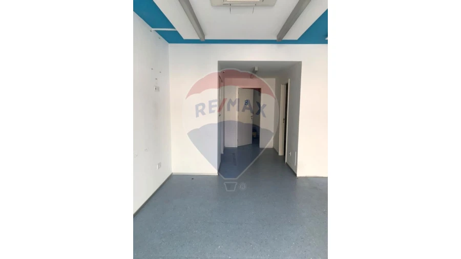 Loja para Arrendamento em Santa Maria Maior Foto 3