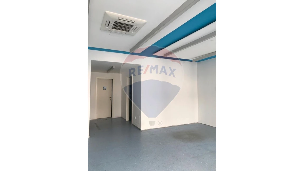 Loja para Arrendamento em Santa Maria Maior Foto 6