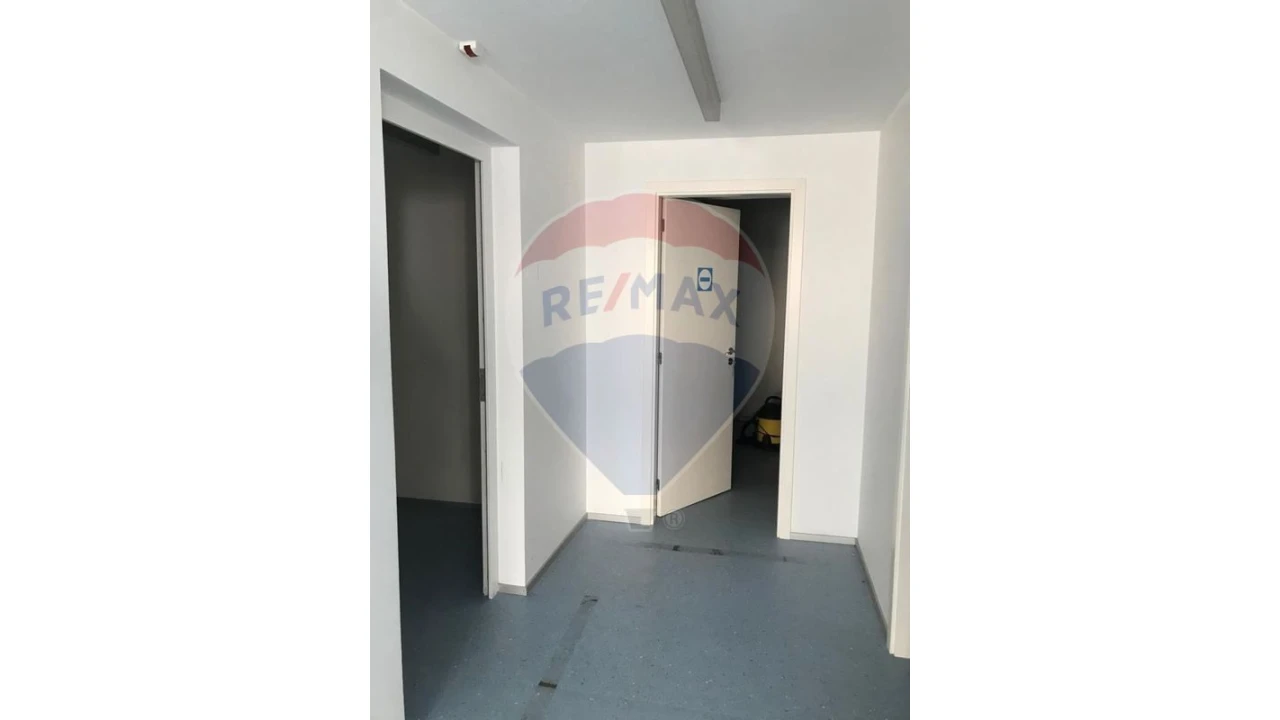 Loja para Arrendamento em Santa Maria Maior Foto 5