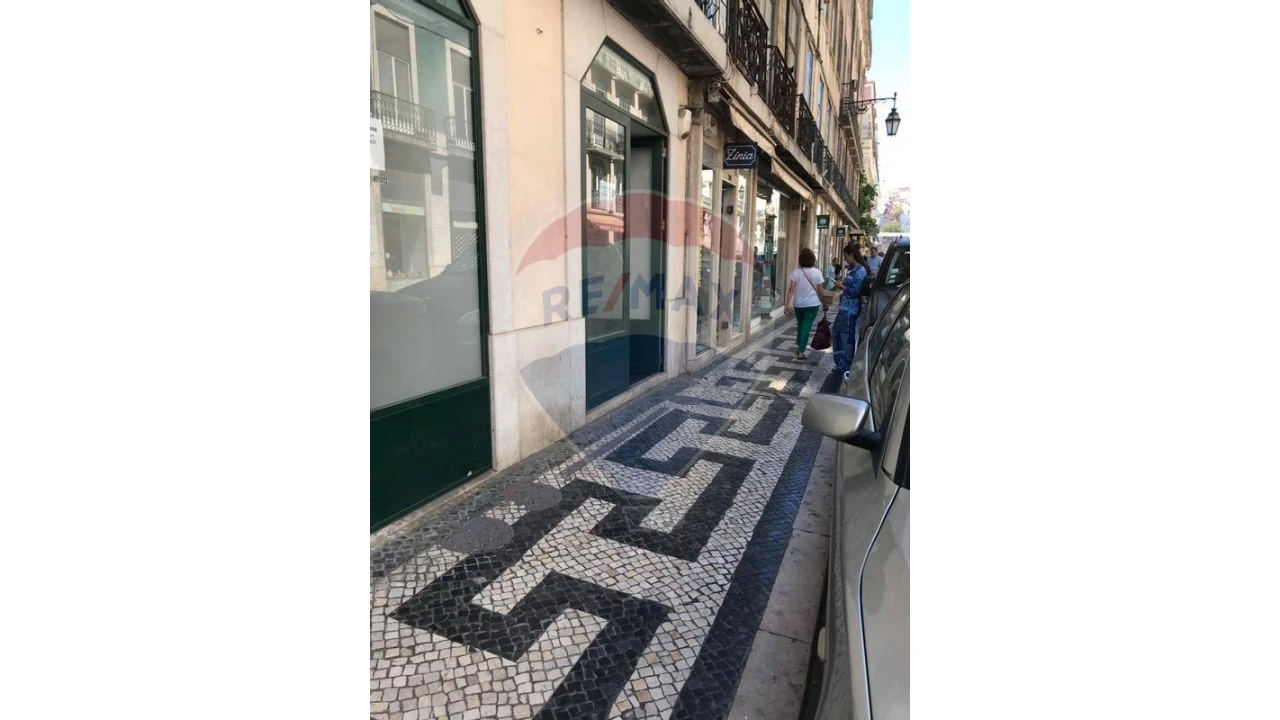 Loja para Arrendamento em Santa Maria Maior Foto 9