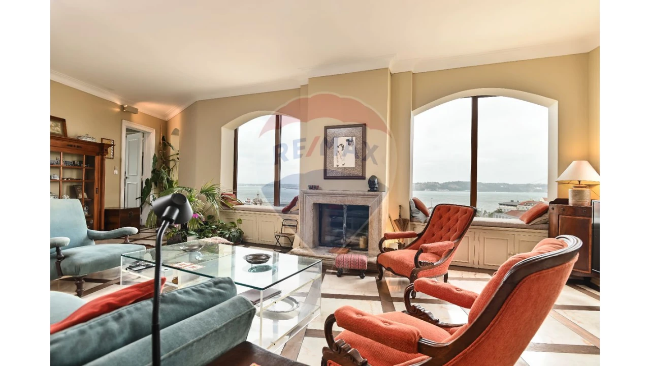 Apartamento T2 para Arrendamento em Misericórdia Foto 2