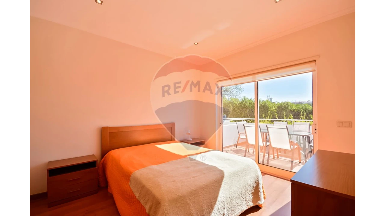 Apartamento T1 para Venda em Alcantarilha e Pêra Foto 11