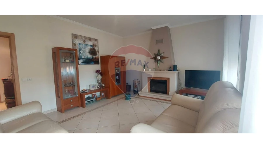 Moradia T4 para Venda em Alhos Vedros Foto 4