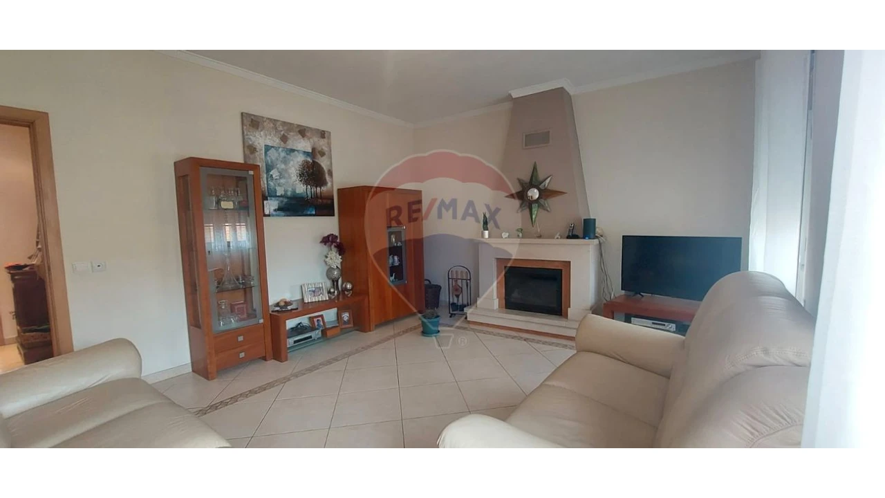 Moradia T4 para Venda em Alhos Vedros Foto 4