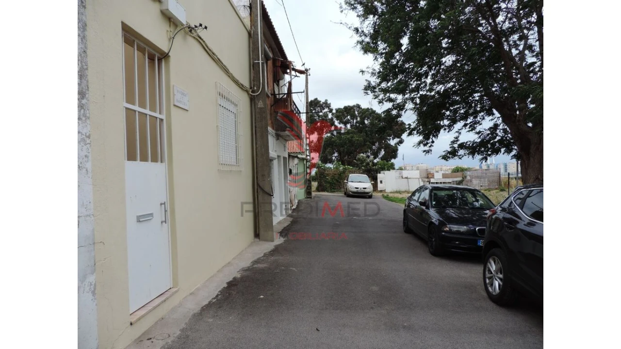 Terreno para Venda em Sacavém e Prior Velho Foto 1