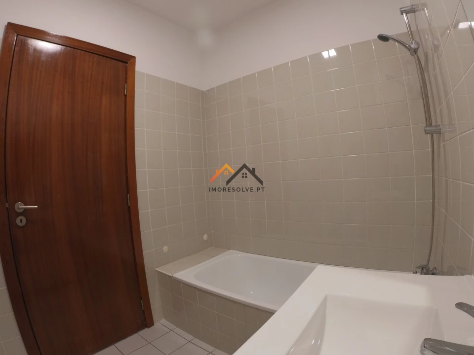 Apartamento T2 para Venda em Valongo Foto 24