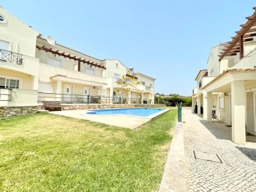 Moradia T3 para Venda em Ferreiras