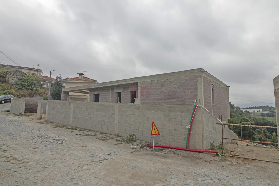 Moradia T3 para Venda em Serzedelo Foto 8