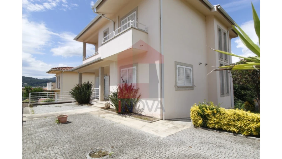 Moradia T3 para Venda em Vila Verde e Barbudo Foto 32