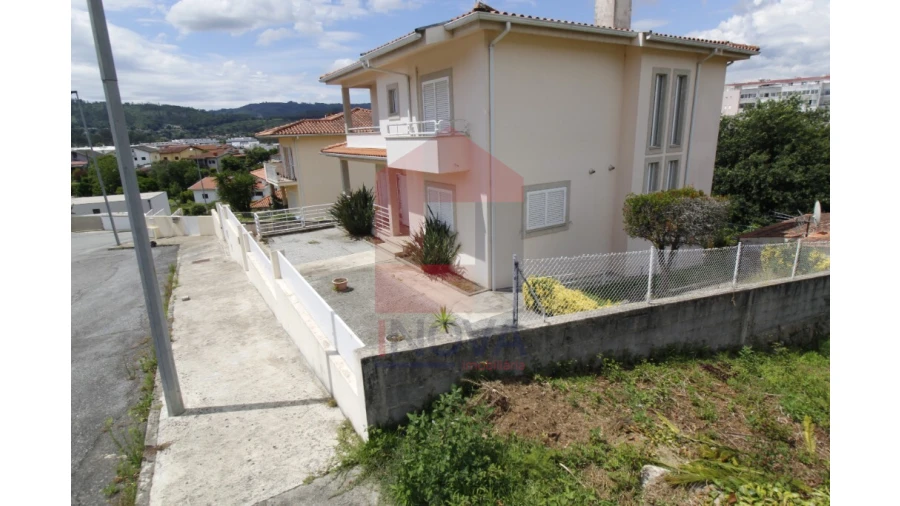 Moradia T3 para Venda em Vila Verde e Barbudo Foto 33