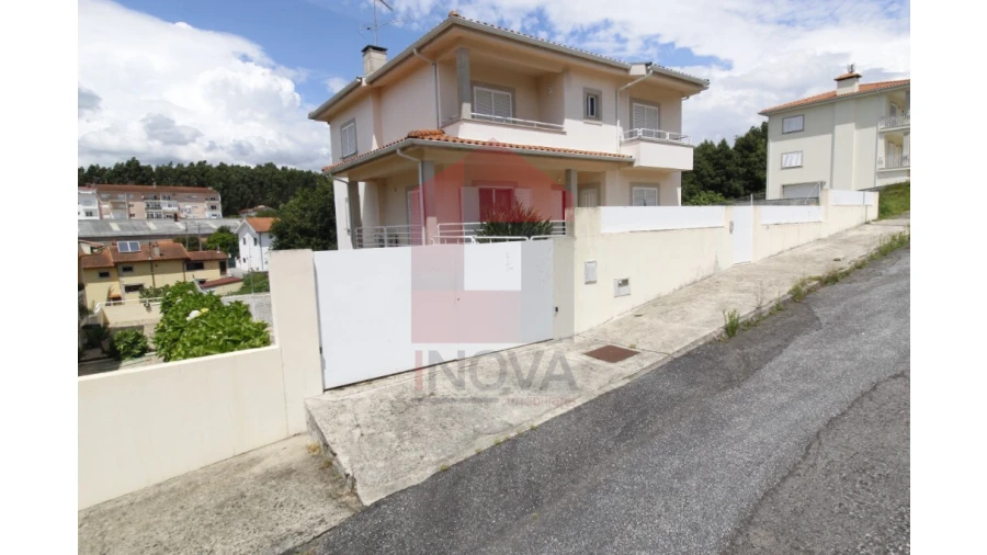 Moradia T3 para Venda em Vila Verde e Barbudo Foto 34