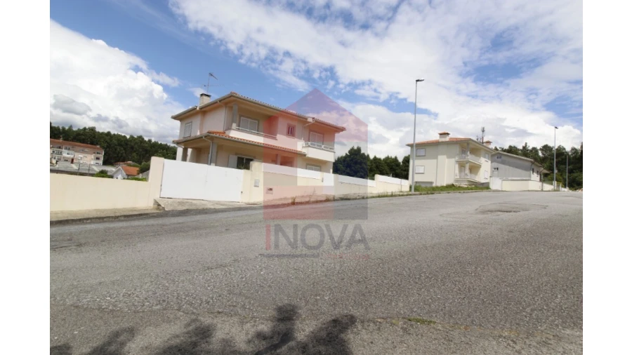 Moradia T3 para Venda em Vila Verde e Barbudo Foto 36