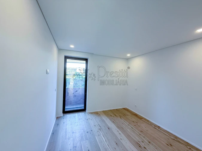 Apartamento T2 para Venda em Creixomil Foto 14