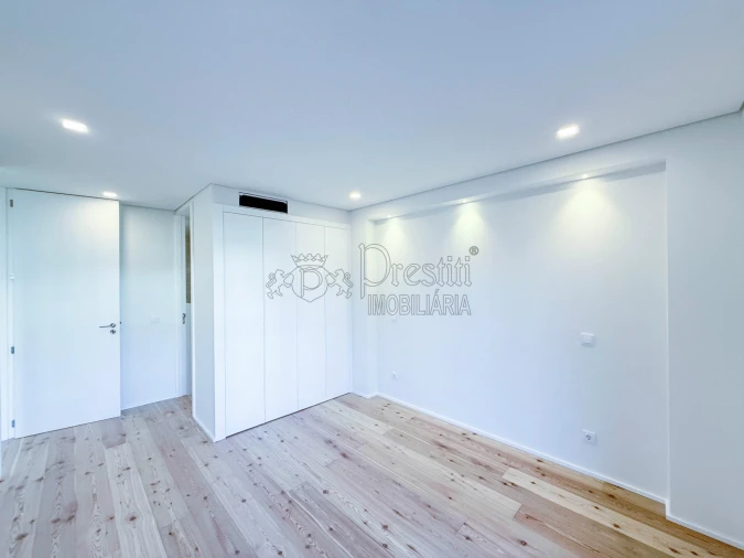 Apartamento T2 para Venda em Creixomil Foto 11