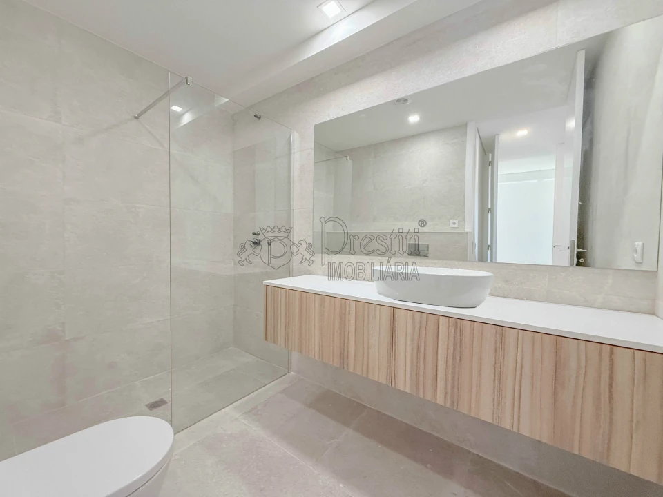 Apartamento T2 para Venda em Creixomil Foto 13