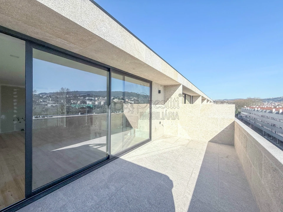 Apartamento T2 para Venda em Creixomil Foto 4