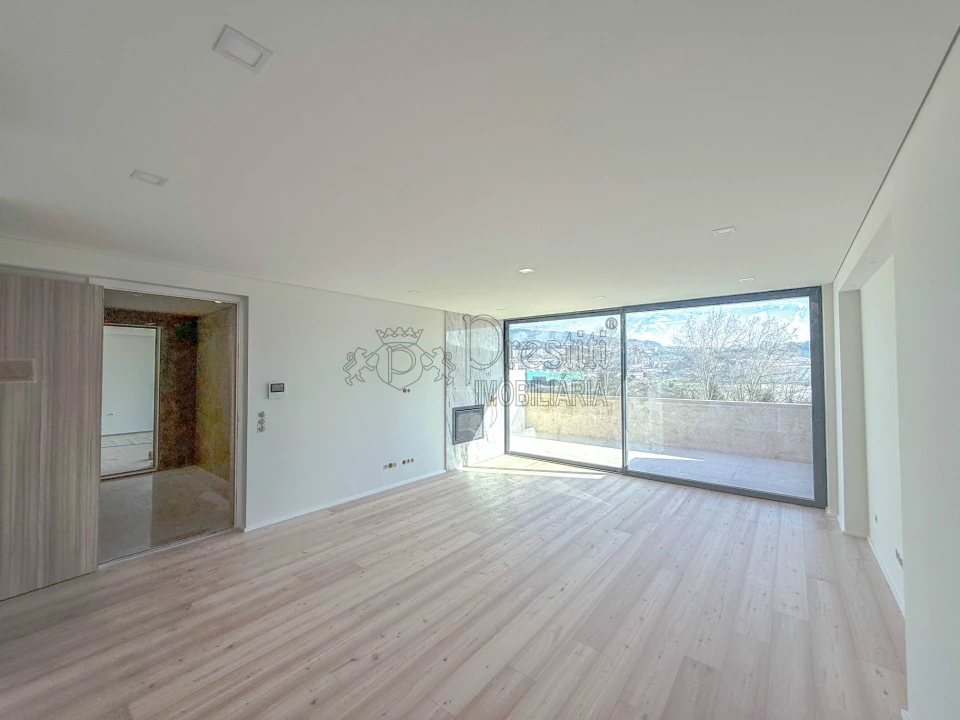 Apartamento T2 para Venda em Creixomil Foto 1