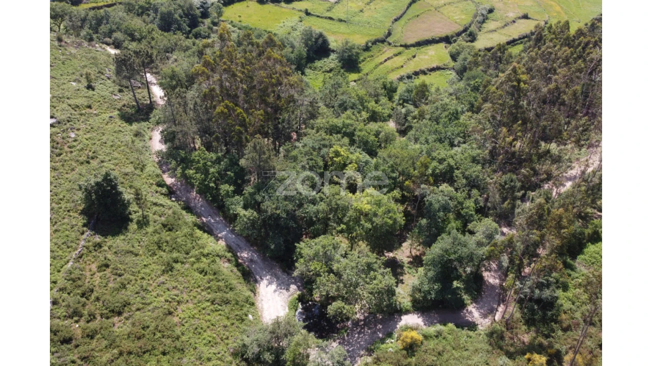 Terreno para Venda em Alvora e Loureda Foto 1