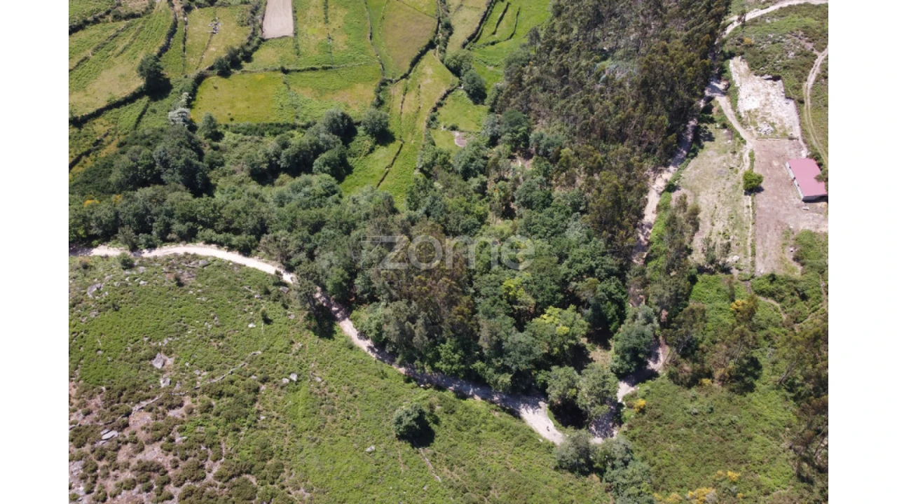 Terreno para Venda em Alvora e Loureda Foto 2