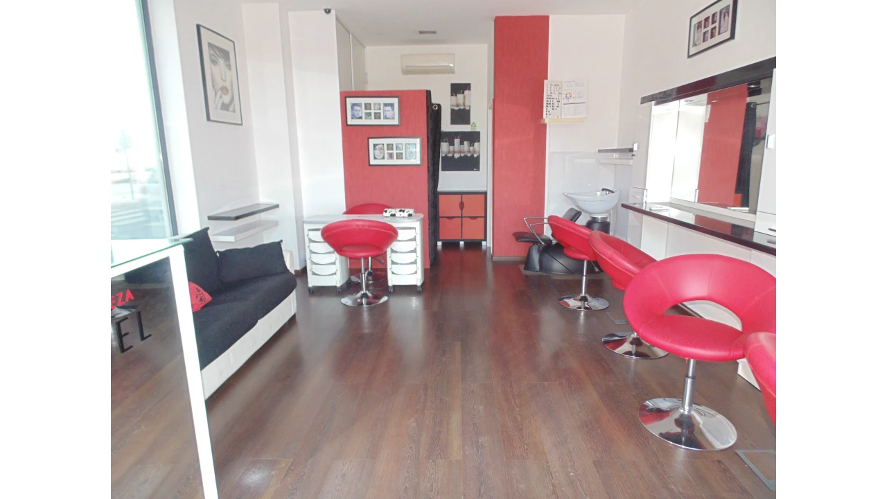 Loja para Venda em Lagos (São Sebastião e Santa Maria) Foto 1