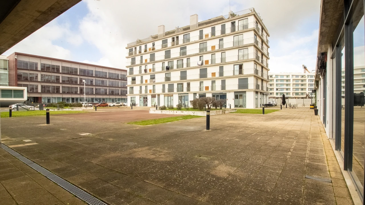 Loja para Venda em Lagos (São Sebastião e Santa Maria) Foto 1