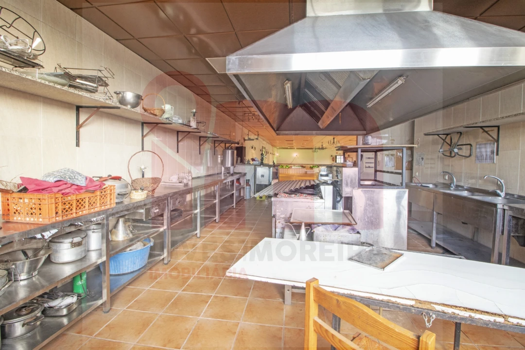 Moradia T4 para Venda em Moreira de Conegos Foto 9